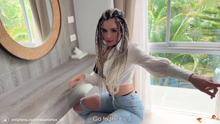 Sweetie Fox заплела дреды и обожает кремпай в мокрую пизденку