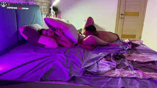 Мачеха испытывает стыд от измены с пасынком, но продолжает охватывать хуй пиздой