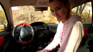 Секс в машине в благодарность за проезд