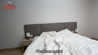 Варя унизила мужа, а этот куколд еще и кончает от измены, тряпка с маленьким хером