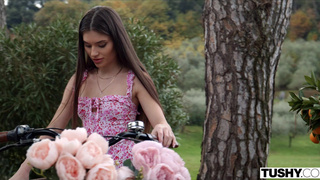 Stefany Kyler трахается с двумя мачо в попку и в вагину с двойным проникновением