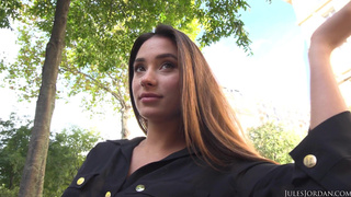 Свидание в Париже превратилось в дикий секс с милашкой Liya Silver