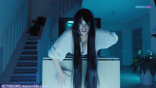Грудастая призрак Octokuro вылезла из телека, но была жестко выебана отважным Мартином