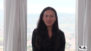 Негр большим черным членом жестко раздолбал жопу русской брюнетке в чулках